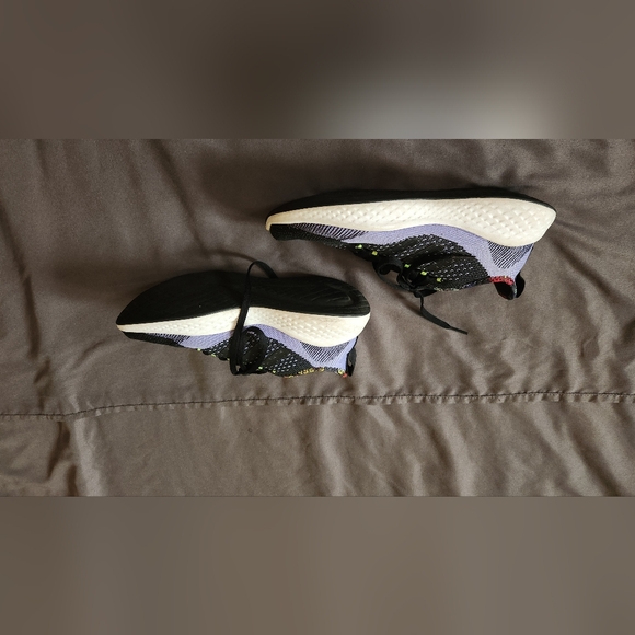 Shoes - Picture 2 of 9